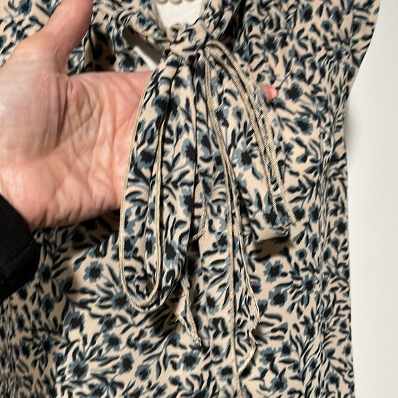 LOFT tan, gray and black sleeveless blouse with subtle details. - Picture 7 of 9